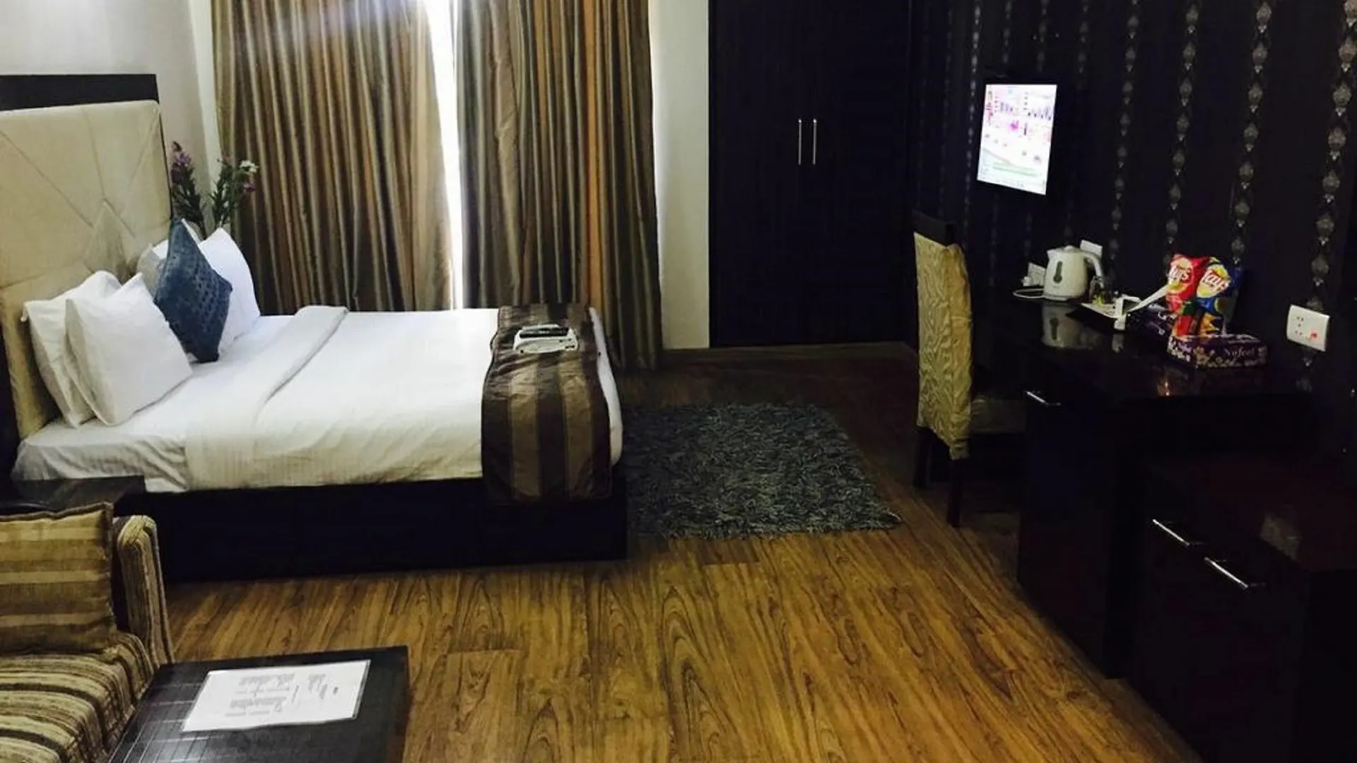 Отель Amazone Holidays Guest House Гургаон