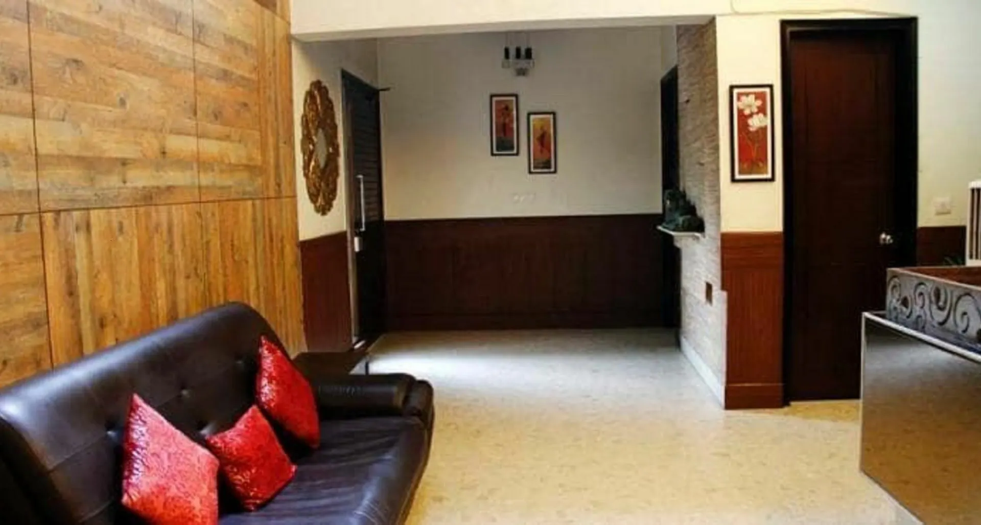 Amazone Holidays Guest House Гургаон Отель
