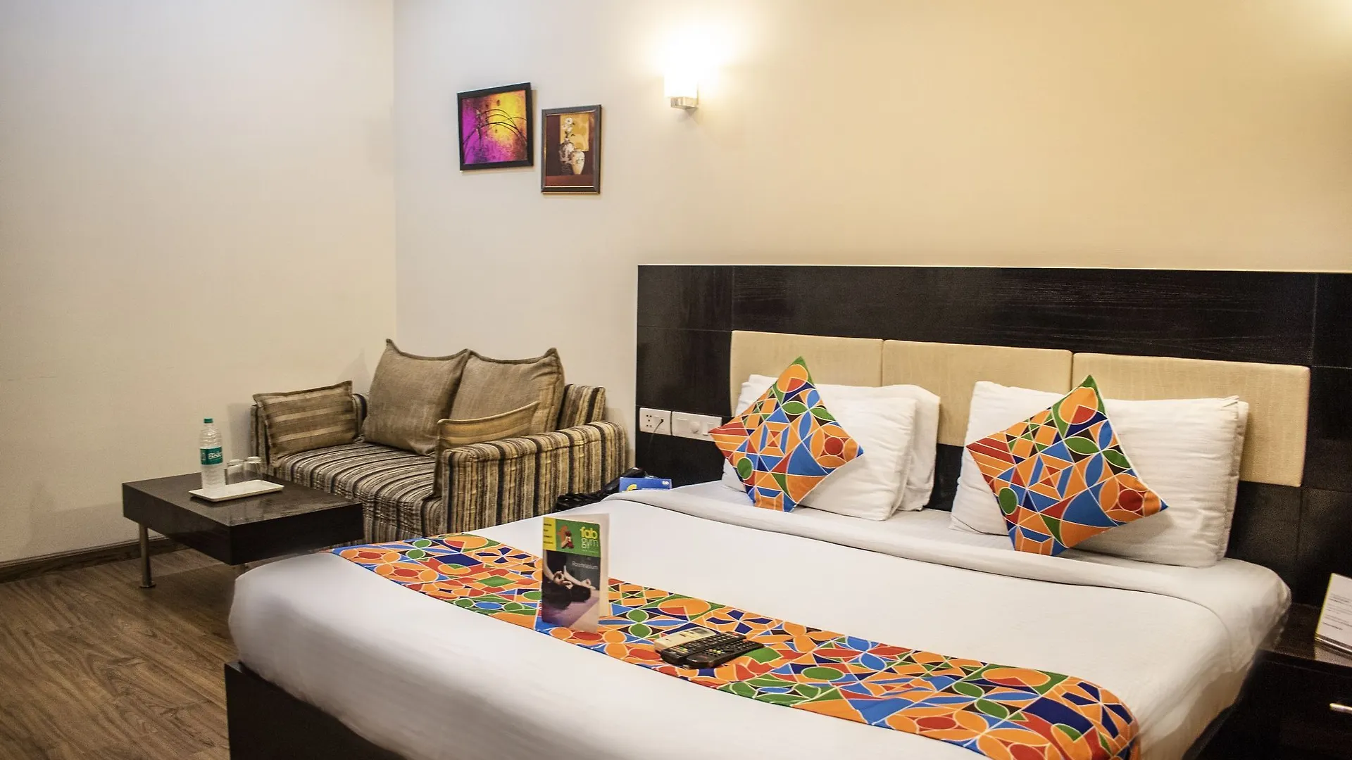 Amazone Holidays Guest House Гургаон 3*,