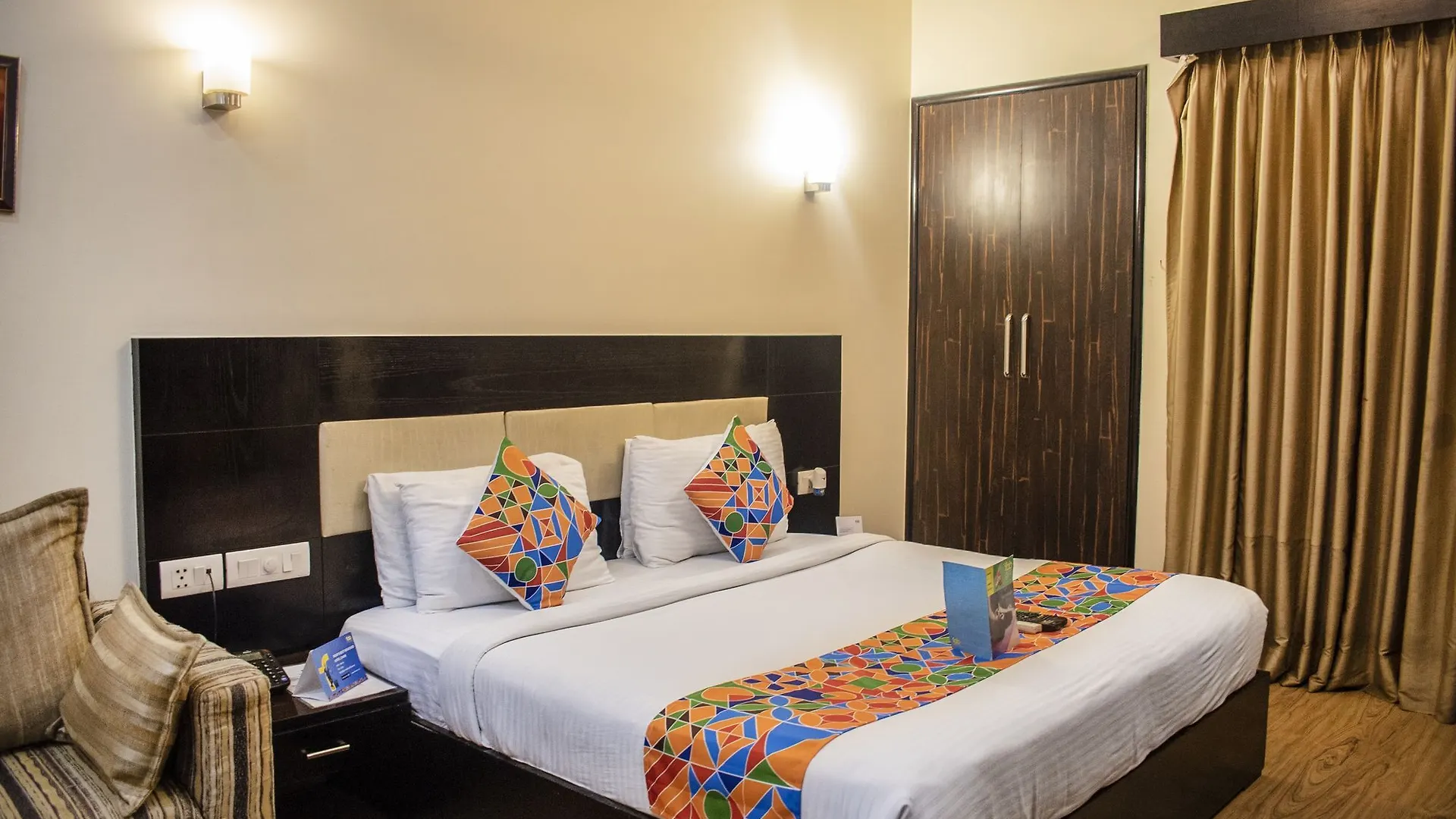Amazone Holidays Guest House Гургаон 3*,